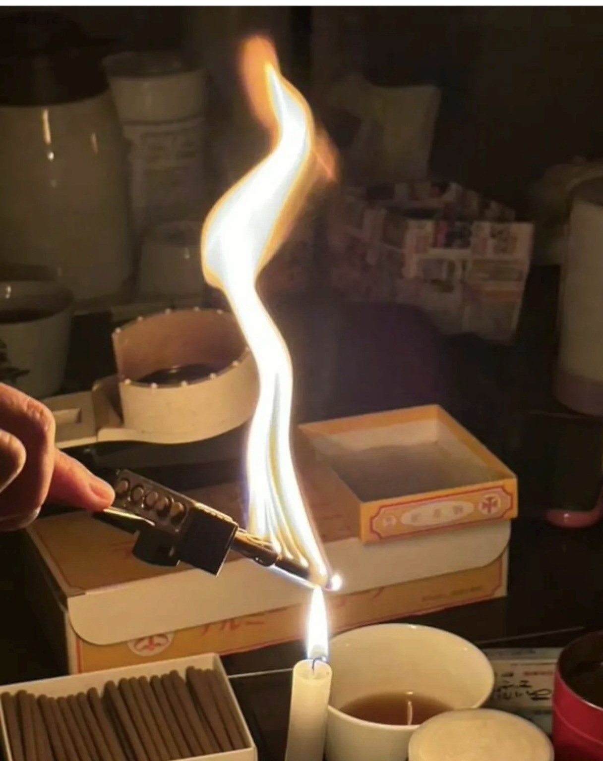 テルミー線へ点火している様子